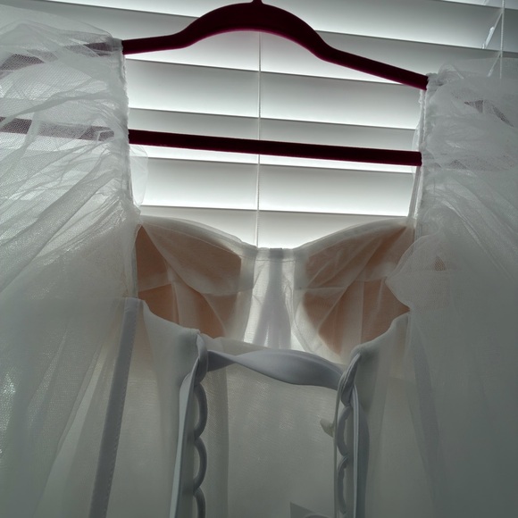 NWT: Elegant White Lace, Tull, Corset Wedding Dress size 8 - Picture 10 of 10